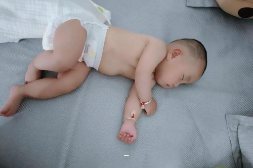 安阳宝宝夏天要穿袜子吗